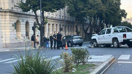 chocaron un auto y una camioneta en plena avenida 7 y hay heridos chocaron un auto y una camioneta en plena avenida 7 y hay heridos
