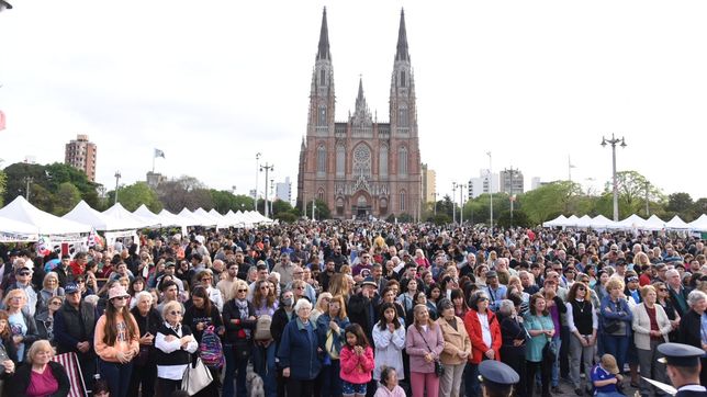 asi se vivio celebro italia in piazza, el festejo de la comunidad italiana de la plata en plaza moreno