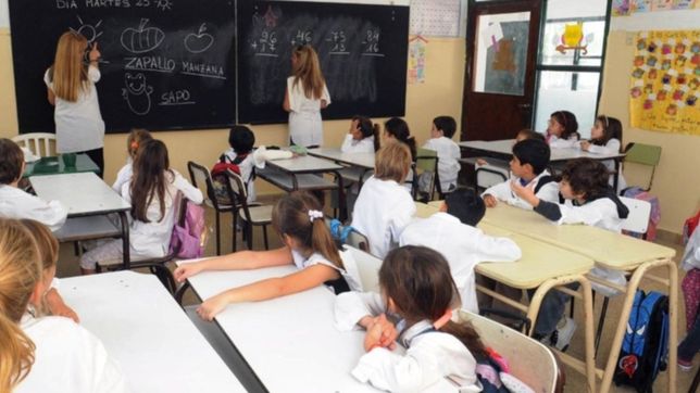 un fallo a favor de los docentes y los alumnos golpea a vidal por el premio de presentismo