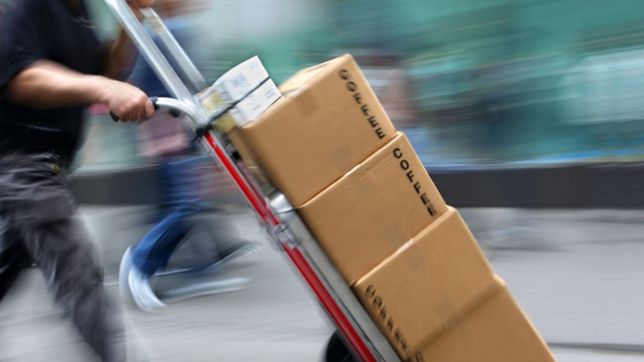 el unico aumento que alegra: sube el limite para compras del exterior sin pagar impuestos