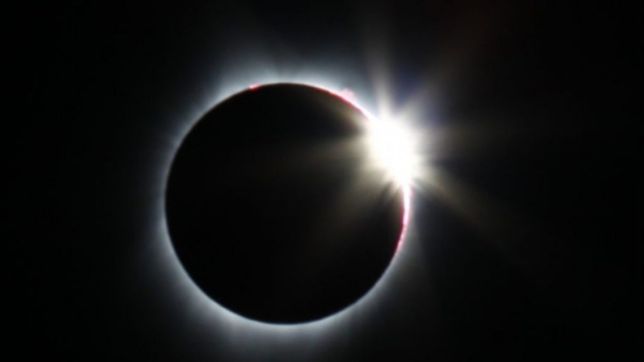 ¿que tendran que hacer los platenses para no perderse nada del proximo eclipse de sol?