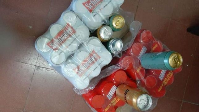 un chico de 15 anos entro a robar a un super y lo descubrieron con seis packs de cervezas
