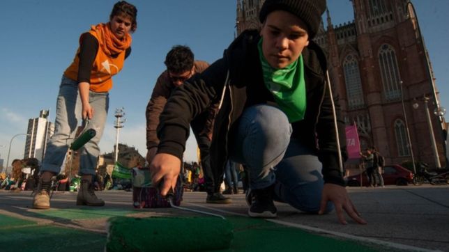 ¿hay dos encuentros feministas en la plata?