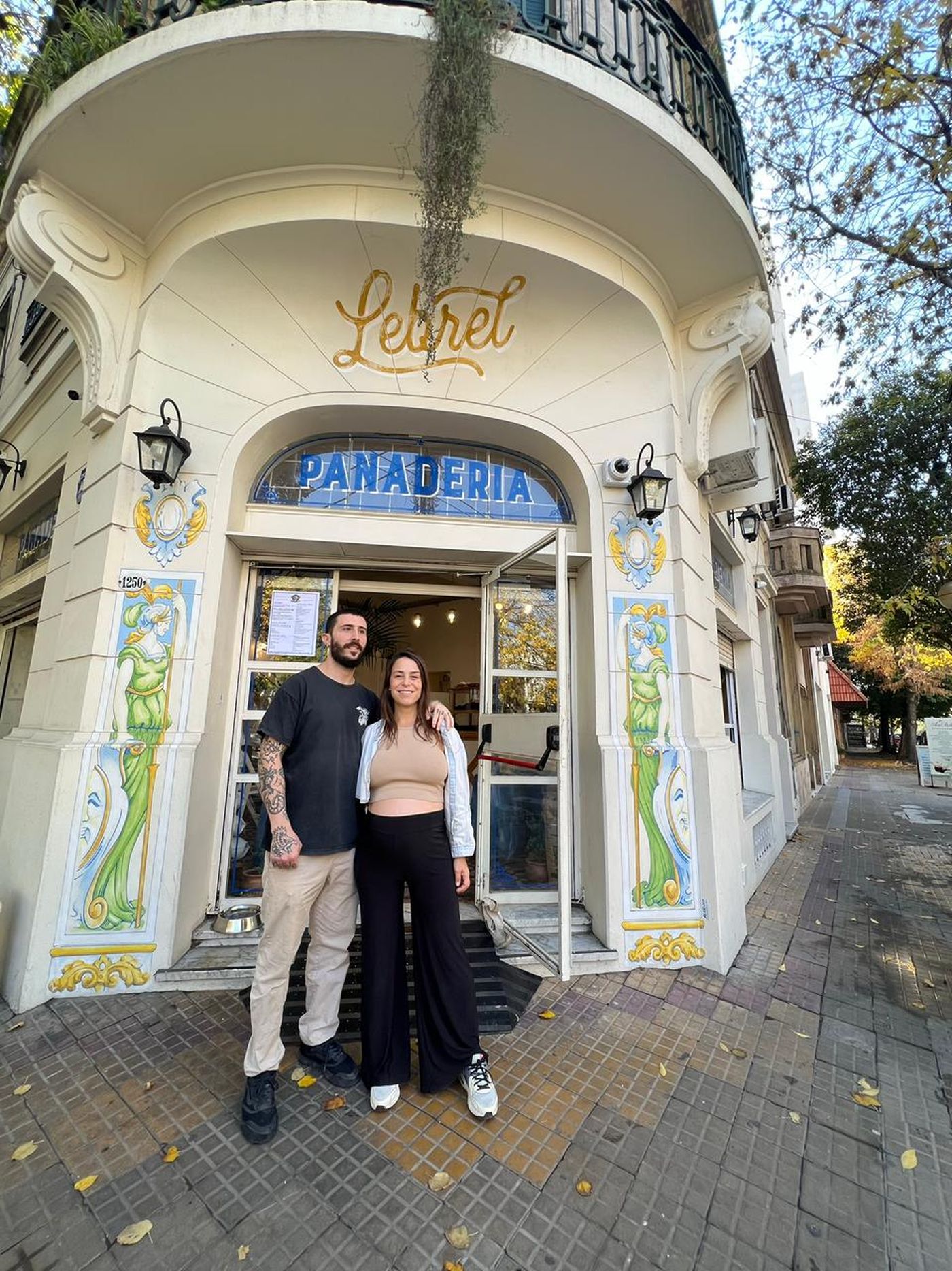 Lebrel nació en 2020 de la mano de Augusto Fernández Rubbi y Agustina Risso y no detiene su crecimiento como referente gastronómico local