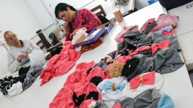 mujeres detenidas en la plata hicieron turbantes para los pacientes del hospital de ninos