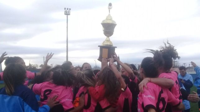 la seleccion de futbol femenino de la plata es campeona provincial