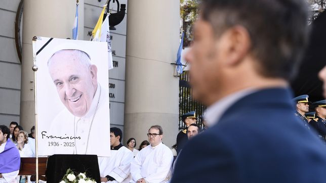 kicillof estuvo en la misa por el papa francisco y se cruzo con villarruel y macri