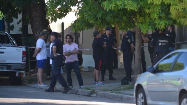un testigo fue procesado por sacar fotos con su celular de la escena del crimen de la comerciante