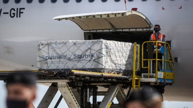 llego al pais un cargamento para avanzar con la produccion de la sputnik v en argentina