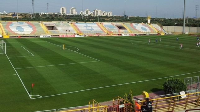 peces, loros y abundante comida: increible recibimiento a un futbolista platense en israel