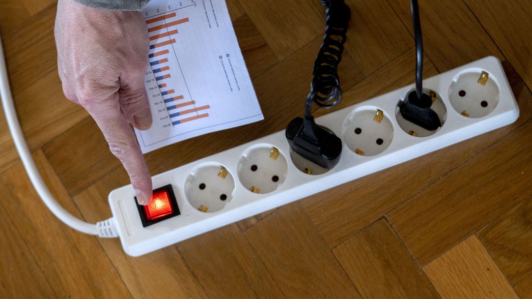 ¿Quiénes deben reinscribirse para no perder los subsidios de la luz y el gas?