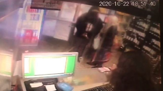 video: se hizo pasar por cliente y a punta de pistola robo un almacen en city bell