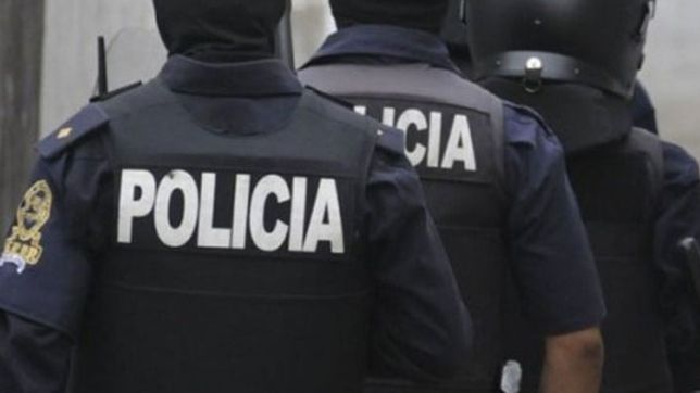 entraron vestidos de policias, los golpearon salvajemente y escaparon con sus ahorros