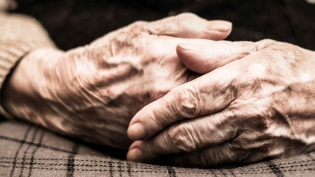 desalmado robo a una abuela de la plata: la golpearon, la cortaron y la desvalijaron