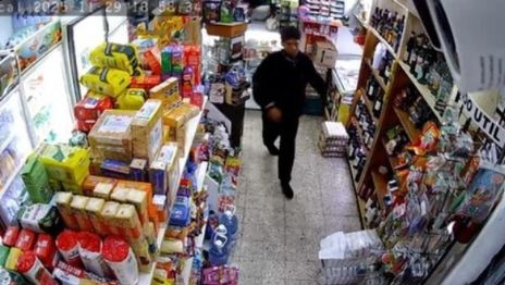 Detuvieron a dos ladrones tras un violento robo en un kiosco en La Plata Detuvieron a dos ladrones tras un violento robo en un kiosco en La Plata