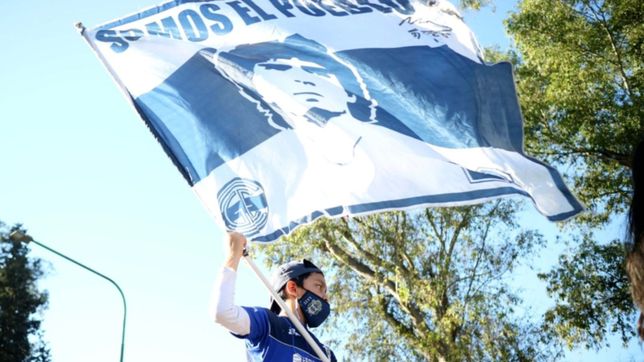 hinchas del lobo pondran un altar para homenajear a diego armando maradona en el bosque