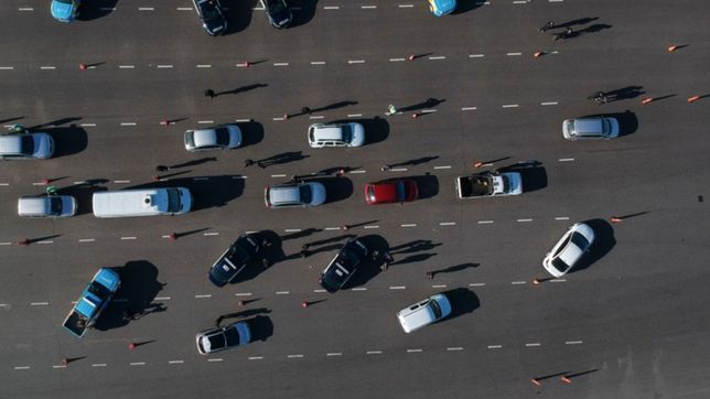aseguran que esta semana bajo la circulacion de autos en la autopista la plata-buenos aires