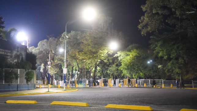 reforzaron la iluminacion del bosque para mejorar el ingreso a los estadios