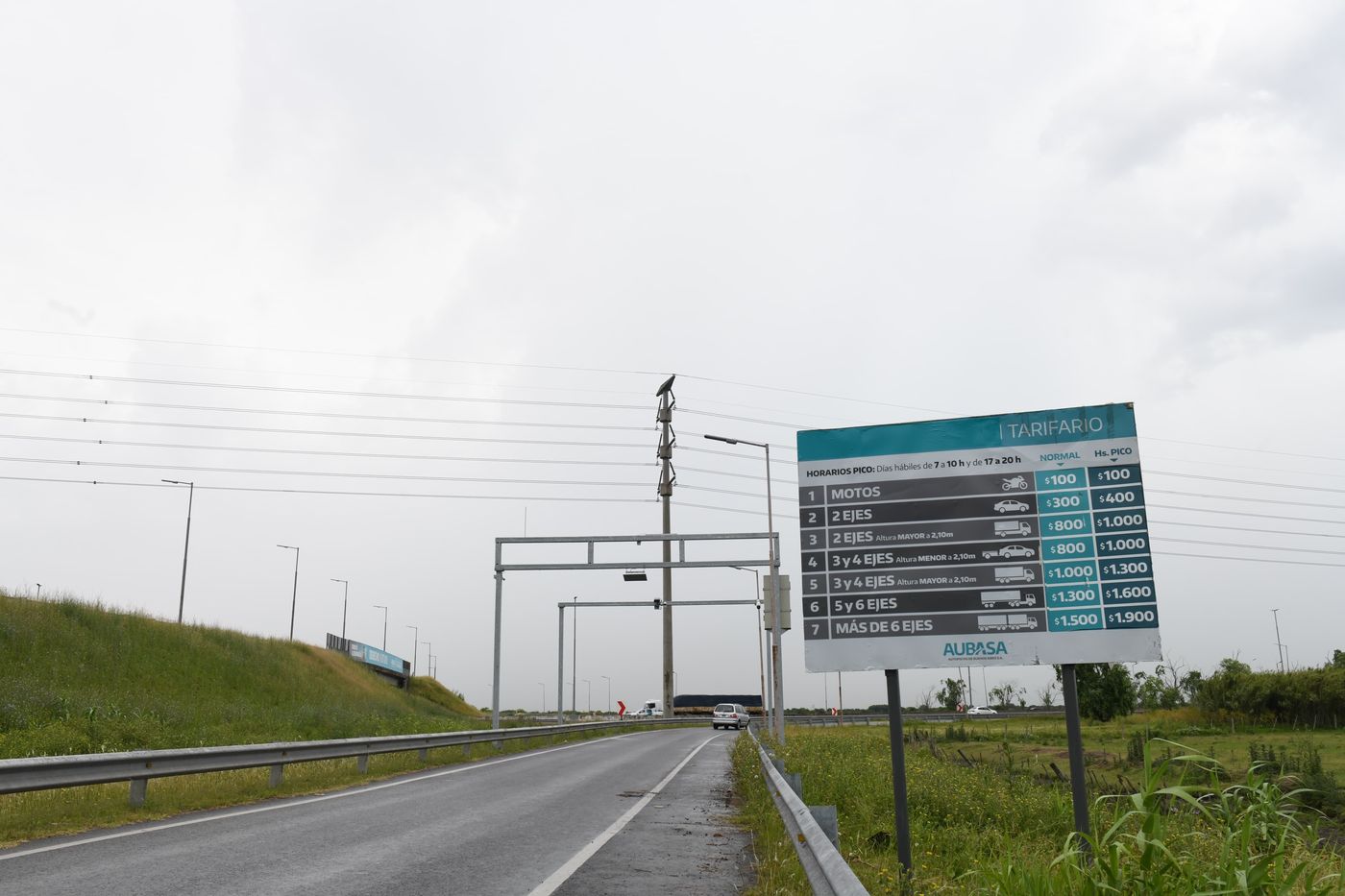 Arcos peaje Villa Elisa (2).jpeg