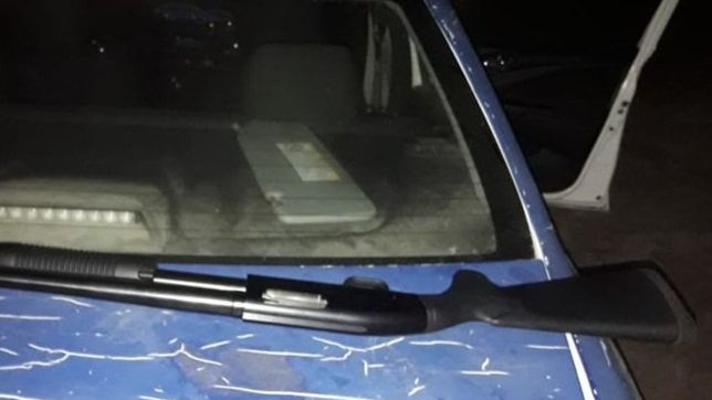 en plena noche, comenzo a disparar con una escopeta y genero panico en todo un barrio