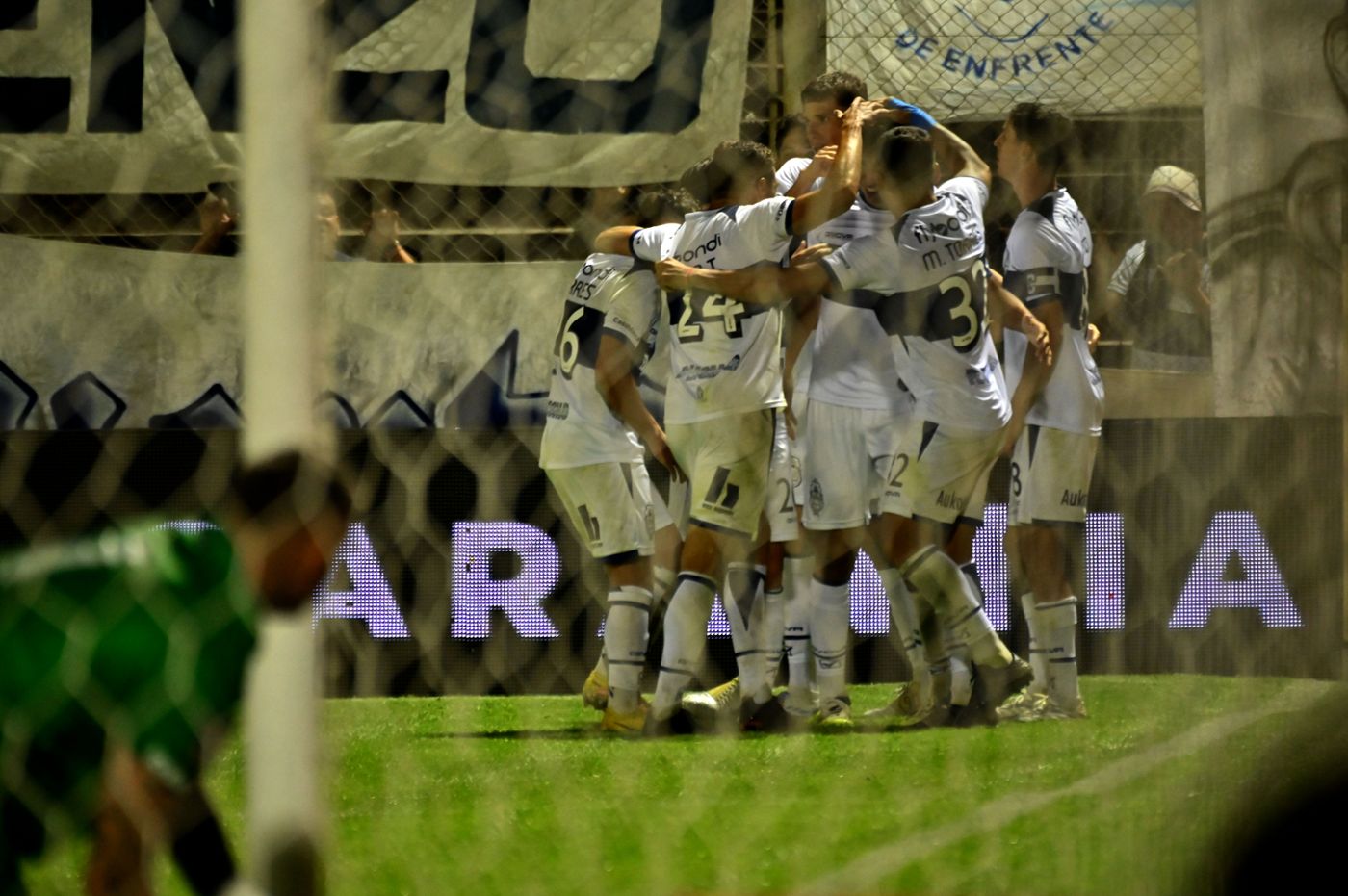 Gimnasia Acassuso equipo festejo gol