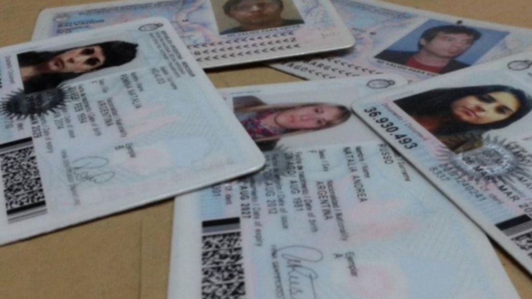 Suman la X al DNI para identificar a personas no binarias