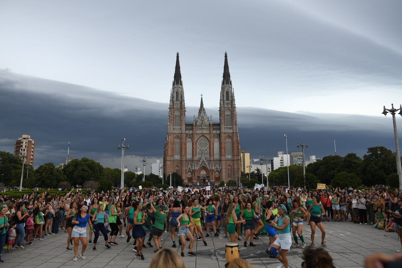 Tormenta en el arranque de la marcha del 8M (3).jpeg