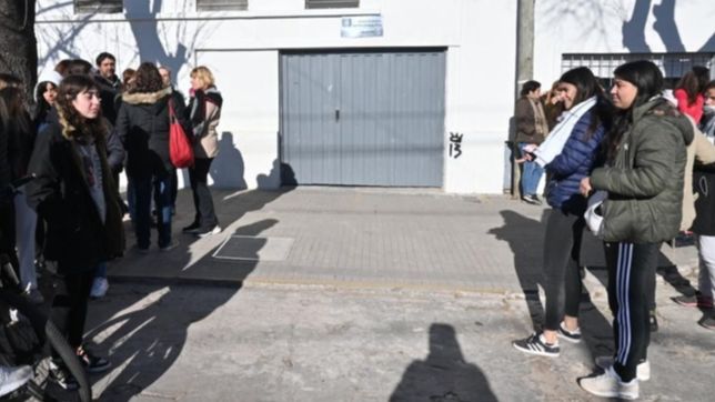 padres y alumnos protestaron por el presunto abuso en el colegio nuestra senora de fatima