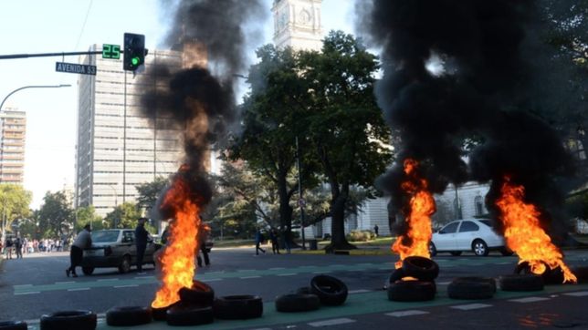 ciudad sitiada dia 8: ¿por que los cooperativistas le cuestionan a garro el pase a planta?