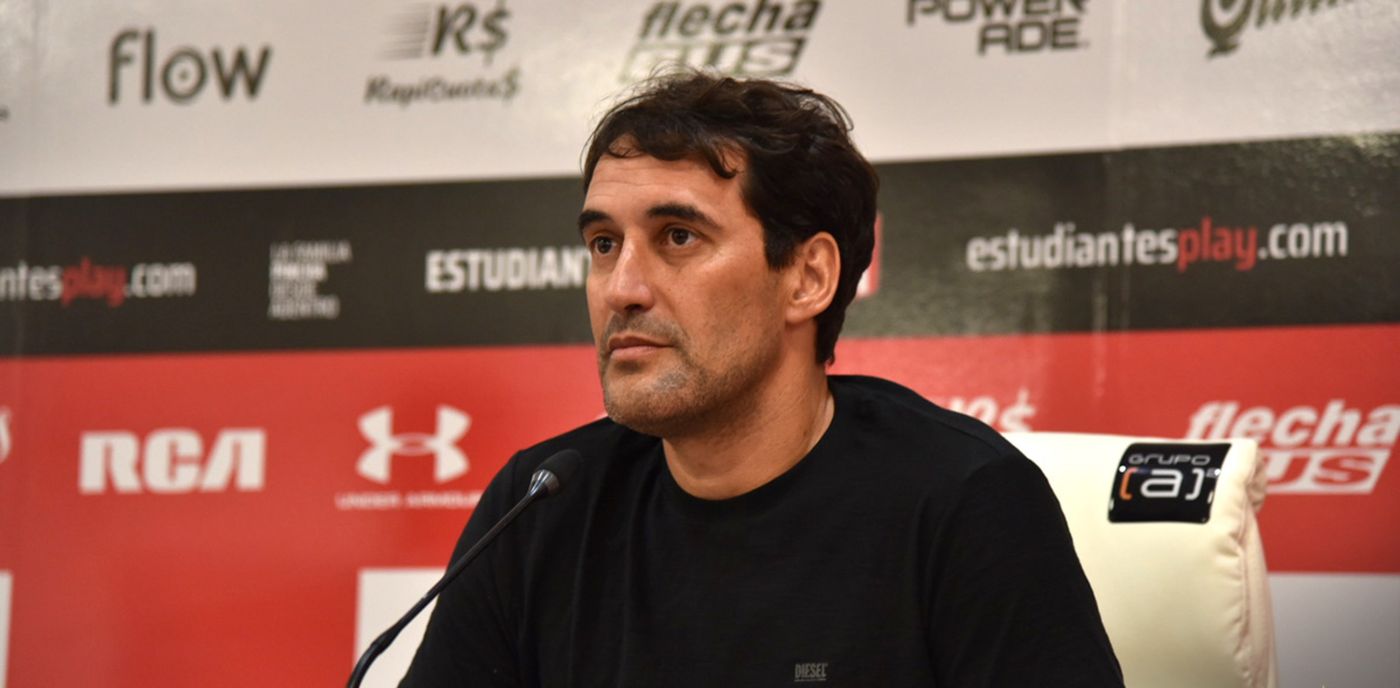 Agustín Alayes Estudiantes.jpg