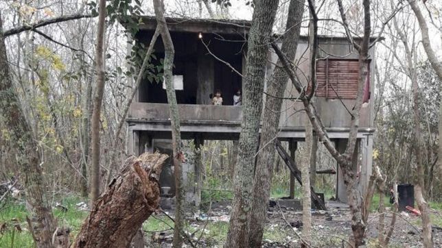 el padre de los nenes rescatados en la selva marginal apunalo a una mujer durante un robo