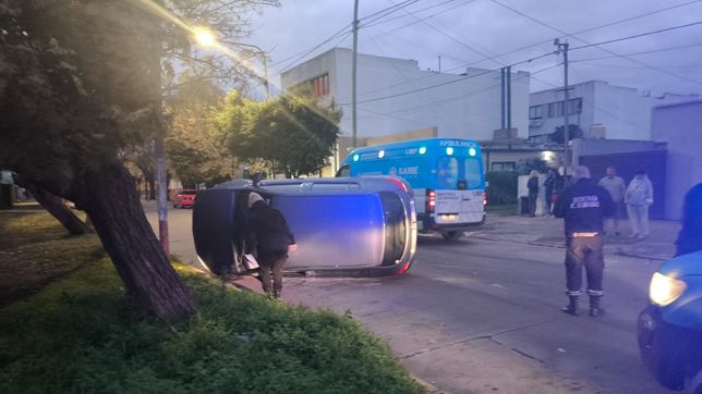 fuerte choque y vuelco en la loma termino con un nene de 7 anos herido