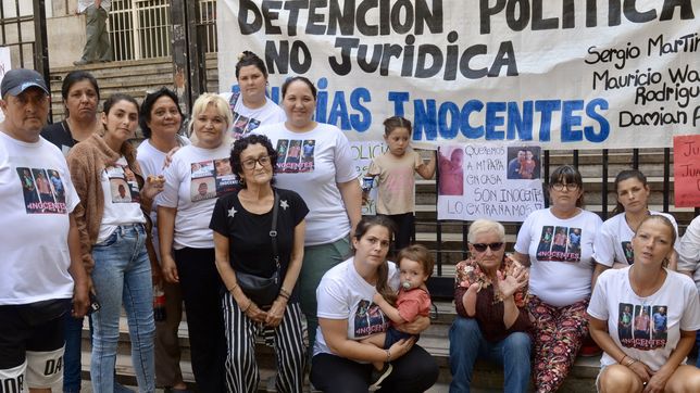 piden liberar a policias de la plata acusados de homicidio