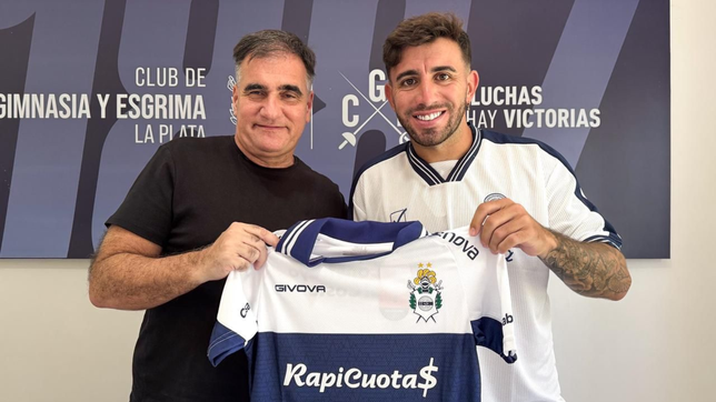 agustin auzmendi poso con la camiseta de gimnasia y apunta al amistoso ante agropecuario