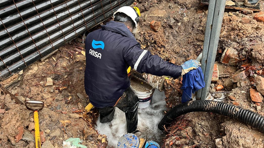 ABSA anunció obras para mejorar el servicio y podría faltar agua en Tolosa, Barrio Norte y Villa Elvira
