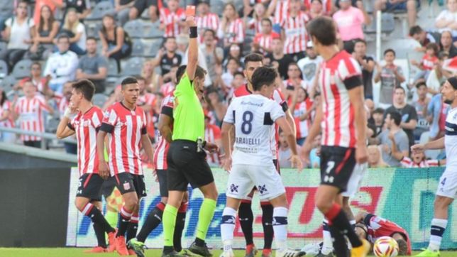estudiantes: se viralizo una foto de como le quedo la pierna a la gata por la patada de faravelli
