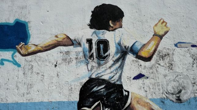 vecinos proponen hacer un mural gigante de diego maradona en plaza italia