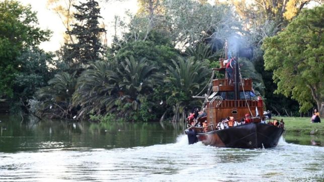 el historico barco de la repu fue renovado, navegan cientos de familias y asi quedo