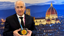 un medico formado en la unlp fue premiado en italia por una tecnica para curar una enfermedad en la vista un medico formado en la unlp fue premiado en italia por una tecnica para curar una enfermedad en la vista