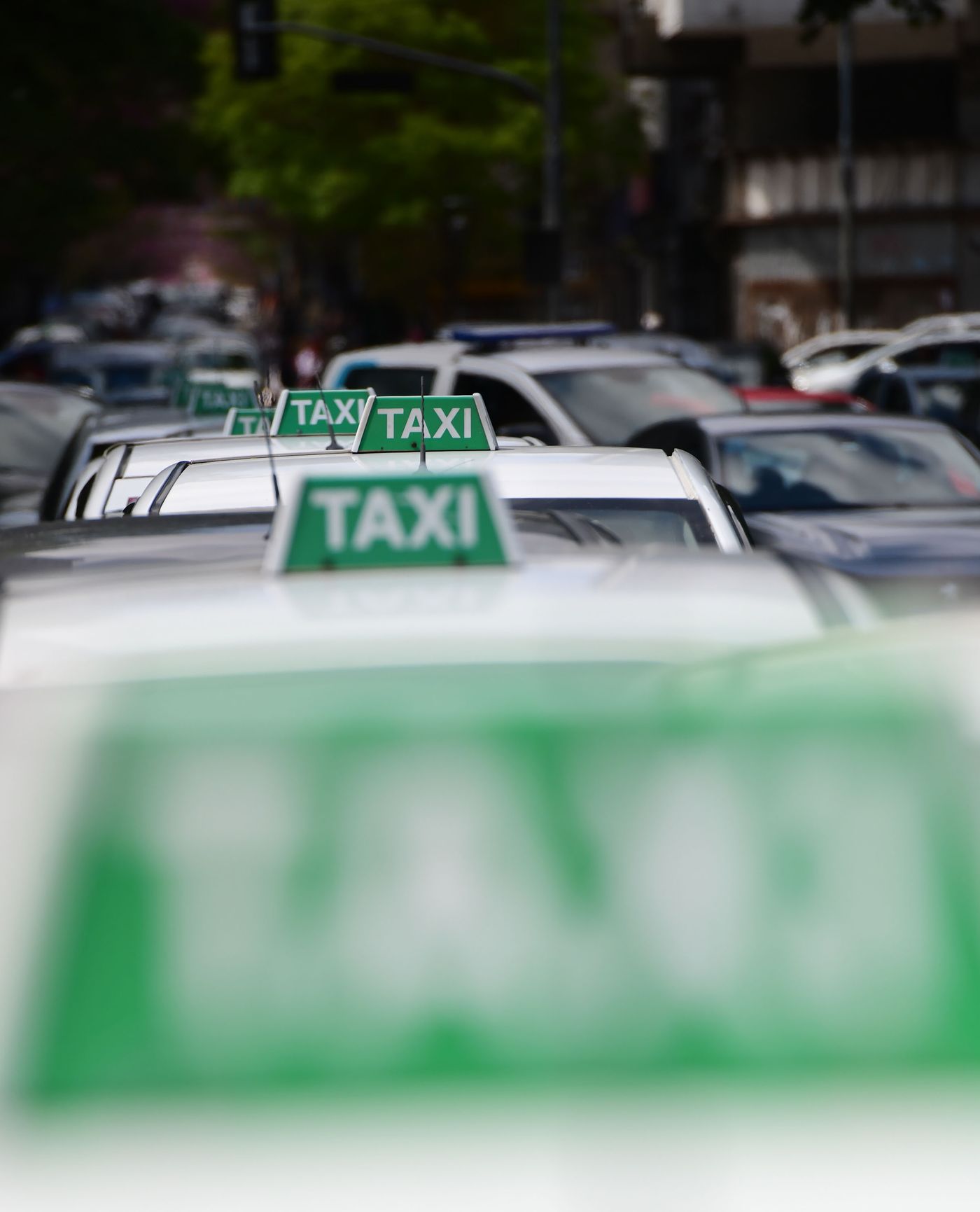 Protesta de taxistas en la Municipalidad de La Plata (10).jpg