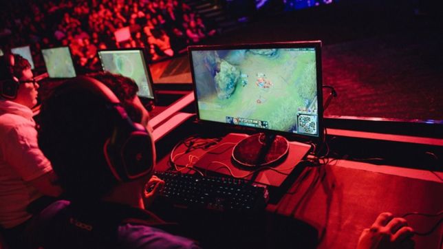 se graduaron los primeros alumnos de la diplomatura en deportes electronicos de la unlp