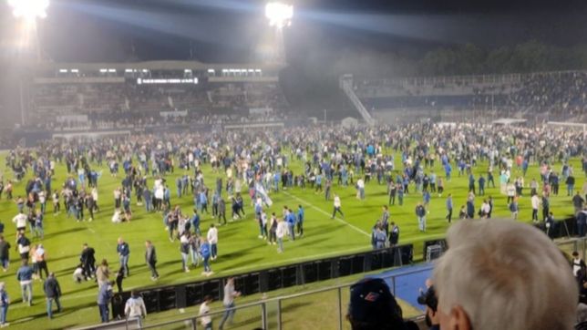 se suspendio el partido entre boca y gimnasia por una brutal represion afuera del estadio