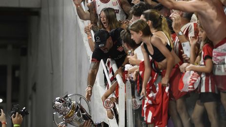 Verón le agradeció al plantel de Estudiantes y por el título y la sorpresa que le dieron Verón le agradeció al plantel de Estudiantes y por el título y la sorpresa que le dieron