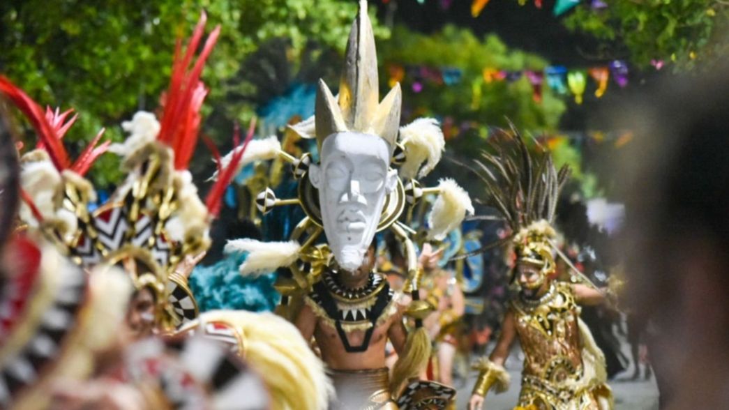 El carnaval copó Melchor Romero y sigue este fin de semana en Villa Elvira y Los Hornos