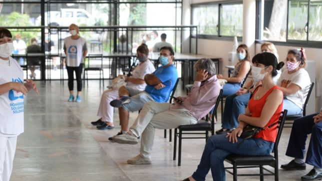 asi continua el plan de vacunacion durante el fin de semana en la plata