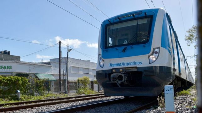 una formacion del tren roca embistio a una persona y hay servicio limitado