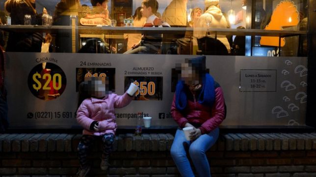 la plata bajo cero: las recorridas y las historias detras de la noche mas fria del ano