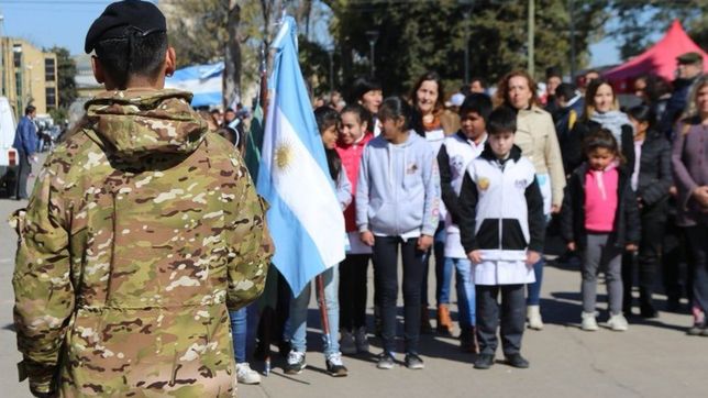 desfile, bailes y bandas en vivo, asi festeja altos de san lorenzo un nuevo aniversario
