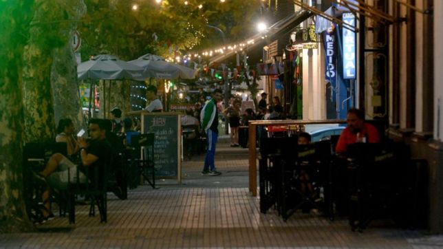 bares y restaurantes de la plata reabriran en las veredas a partir de la fase 4