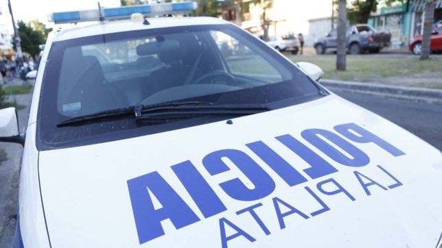 amenazaron a un abogado platense, le apuntaron con un arma y le robaron la moto